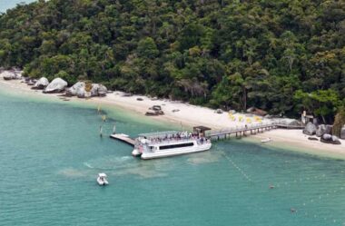 Passeio de Catamarã: nova atração conecta Balneário Camboriú e Porto Belo e fortalece a Costa Esmeralda